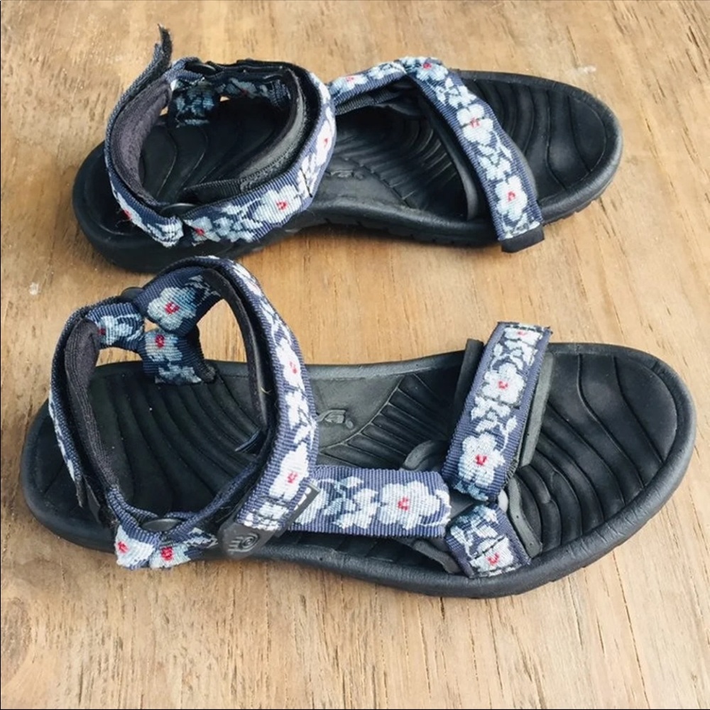 Teva Womans Sz 6 Sandals Hurricane Classic Floral